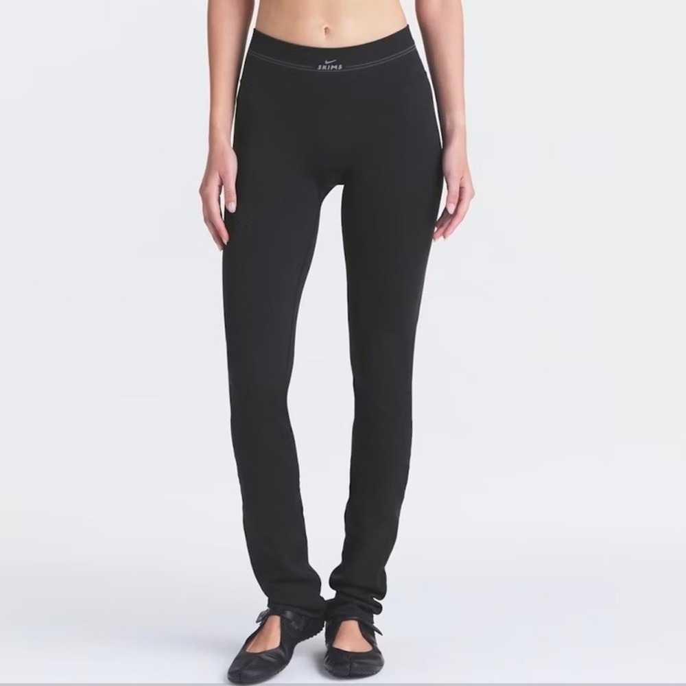 NWOT Nike x SKIMS Ribbed Seamless 34" Straight Legging Black Women Medium